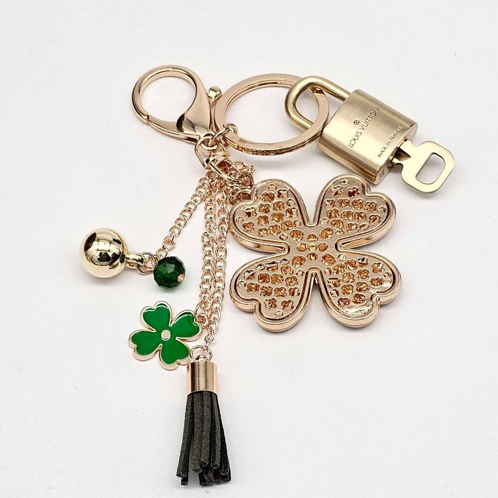 LV Gold Padlock Authentic 🔑 Luxury Bag Charm w/ Unbranded Flower Keychain - Picture 5 of 8